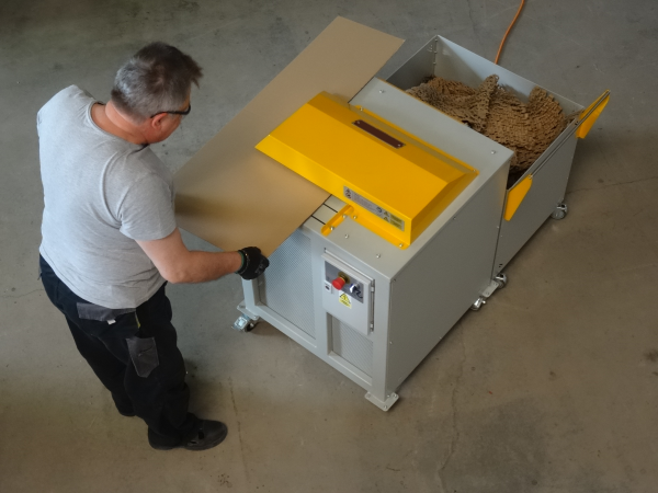 Pappkvern 330, 330mm pappbredde, 1x230V 1,5kW